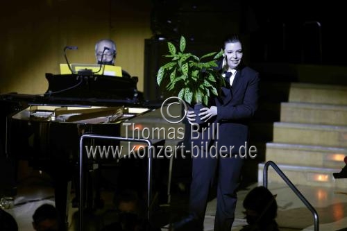 Französische Dirigent François-Xavier Roth leitet das Gürzenich-Orchester Köln in der Kölner Philharmonie (&copy; Thomas Brill)