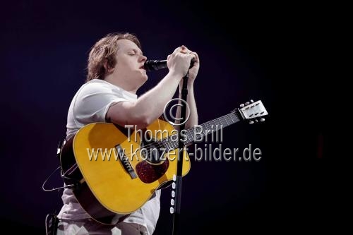 Schottischer Sänger Lewis Capaldi gastiert auf seiner 