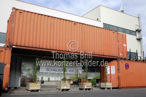 Der Carlsgarten ist ein urbaner Garten auf dem Vorplatz der Interimspielstätte des Schauspielhaus Köln dem Depot im Carlswerk Köln (&copy; Thomas Brill)