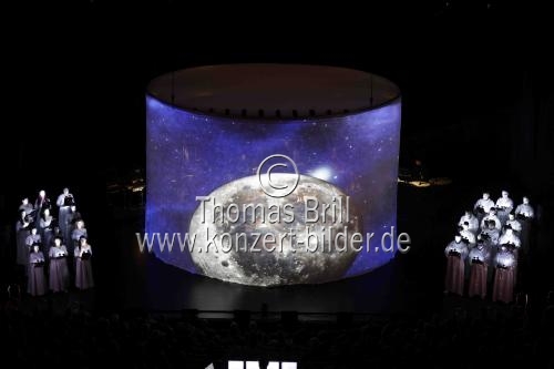 Katalanische Tanzgruppe La Fura dels Baus tanzen vom 18. bis 23. Juli 2023 Carl Orffs Meisterwerk Carmina Burana im Rahmen des „34. Kölner Sommerfestivals“ in der Kölner Philharmonie (&copy; Thomas Brill)
