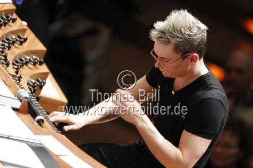Amerikanischer Organist Cameron Carpenter gastiert auf seiner 
