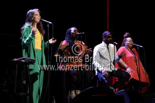 Deutsche Sängerin Yvonne Catterfeld gastiert auf ihrer 