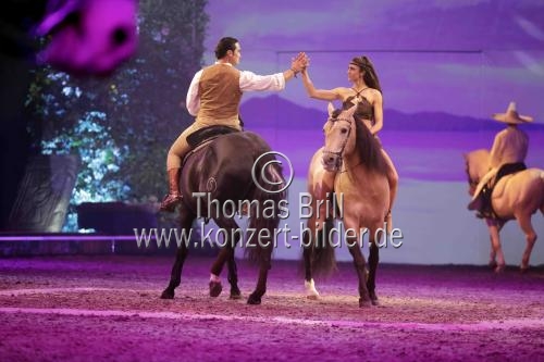 Europäische Pferdeshow CAVALLUNA gastiert mit ihrem Programm 