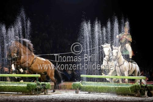 Europäische Pferdeshow CAVALLUNA gastiert mit ihrem Programm 