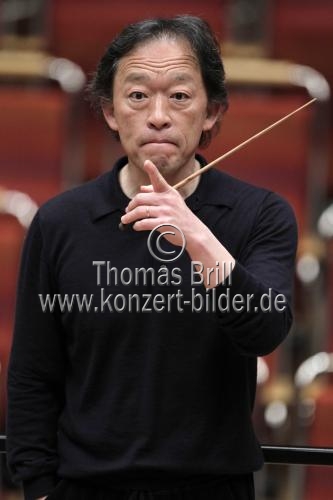 Südkoreanischer Dirigent Myung-Whun Chung leitet das Königliches Concertgebouworchester Amsterdam in der Philharmonie Köln (&copy; Thomas Brill)
