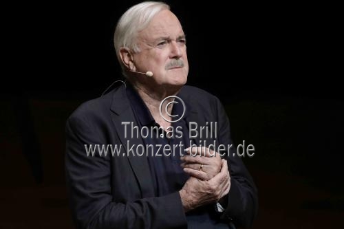 Britischer Komiker John Cleese gastiert mit seinem Programm „Last time to see me before I die“ in der Philharmonie Köln (&copy; Thomas Brill)