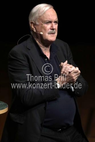 Britischer Komiker John Cleese gastiert mit seinem Programm „Last time to see me before I die“ in der Philharmonie Köln (© Thomas Brill)