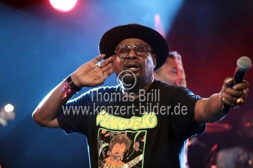 Amerikanische Funk-Musiker George Clinton gastiert mit seiner Band Parliament Funkadelic auf seiner 
