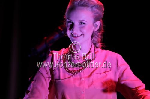 Deutsche Pop-Sängerin Leslie Clio gastiert auf ihrer 