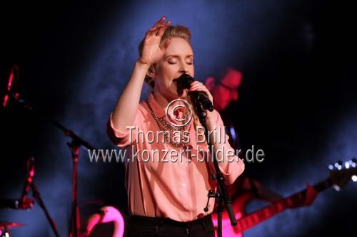 Deutsche Pop-Sängerin Leslie Clio gastiert auf ihrer 