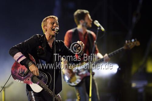 Britische Pop-Rock-Band Coldplay gastiert mit ihrem Sänger Chris Martin auf ihrer 