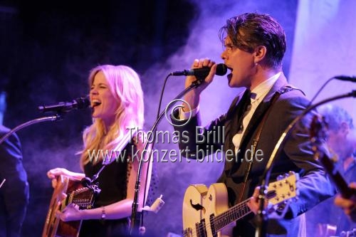 Niederländisches Gesangsduo The Common Linnets gastiert auf ihrer 