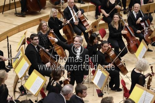 Amerikanische Dirigent James Conlon leitet das Gürzenich Orchester Köln in der Kölner Philharmonie (© Thomas Brill)
