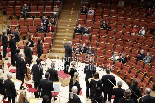 Amerikanische Dirigent James Conlon leitet das Gürzenich Orchester Köln in der Kölner Philharmonie (© Thomas Brill)