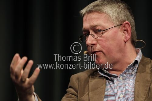 Deutsche Politiker Joschka Fischer und den deutschen Historiker Echart Conze bei der lit.COLOGNE 2011 im Gürzenich Köln (&copy; Thomas Brill)