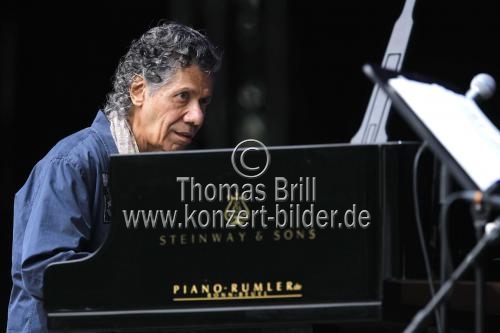 Amerikanische Jazz-Pianist Chick Corea gastiert im Duet mit dem amerikanischen Bassisten Stanley Clarke auf seiner 