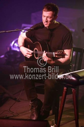 Britischer Gitarrist und Sänger Charlie Cunningham gastiert auf seiner 