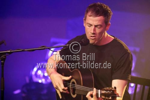 Britischer Gitarrist und Sänger Charlie Cunningham gastiert auf seiner 