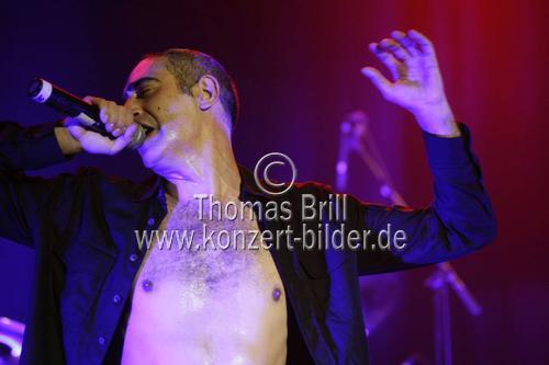 Deutsche Electro-Punk-Band Deutsch-Amerikanische Freundschaft (DAF) eröffnen das 