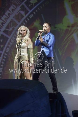 Schweizer Pop-Star DJ Bobo gastiert mit seiner Frau Nancy auf seiner 