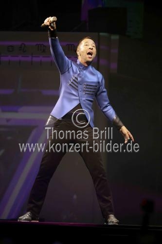 Schweizer Pop-Star DJ Bobo gastiert mit seiner Frau Nancy auf seiner 