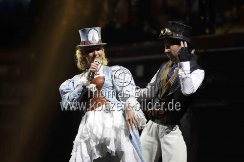 Schweizer Pop-Star DJ Bobo gastiert mit seiner Frau Nancy auf seiner 