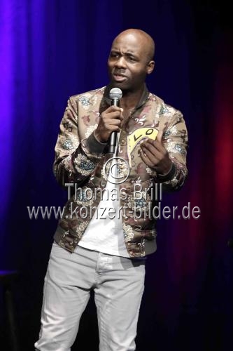 Deutsche Kabarettist Dave Davis gastiert mit seinem Programm 