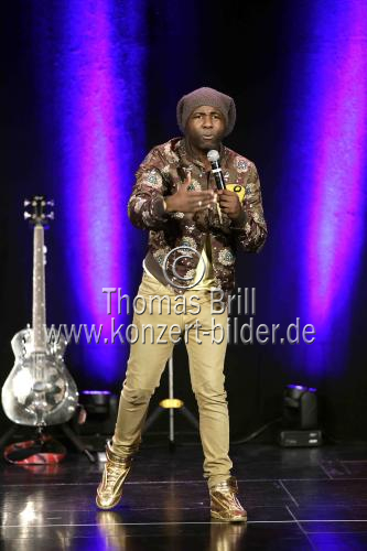 Deutsche Kabarettist Dave Davis gastiert bei Eröffnungsshow 