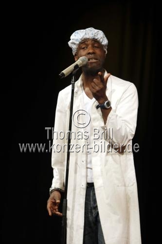 Deutsche Kabarettist Dave Davis gastiert mit seinem Programm 