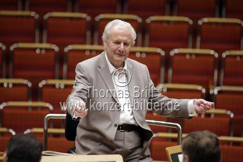Englischer Dirigent Sir Colin Davis leitet das London Symphony Orchestra in der Philharmonie Köln  (© Thomas Brill)