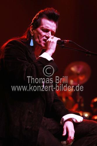 Amerikanischer Rock- und Bluesmusiker Willy DeVille gastiert mit The Mink DeVille Band auf seiner 
