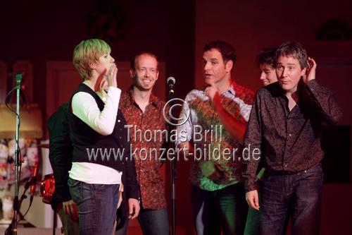 Kölner Mundart-Musikgruppe De Familich präsentierten ihr Debütalbum Un mer singe all die Leeder im Volkstheater Millowitsch (© Thomas Brill)