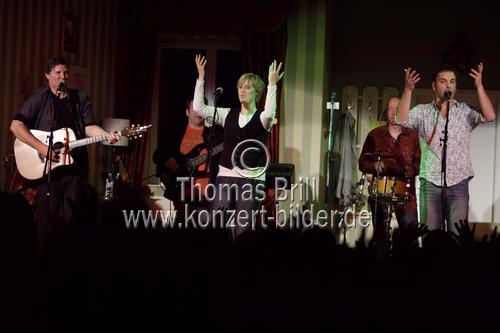 Kölner Mundart-Musikgruppe De Familich präsentierten ihr Debütalbum Un mer singe all die Leeder im Volkstheater Millowitsch (&copy; Thomas Brill)