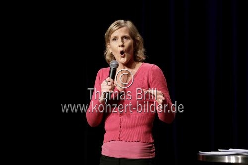 Deutsche Kabarettistin Vera Deckers gastiert mit der Premiere ihres Programms 