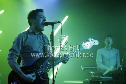 Englische Alternative Dance-Band Delphic gastiert auf ihrer 