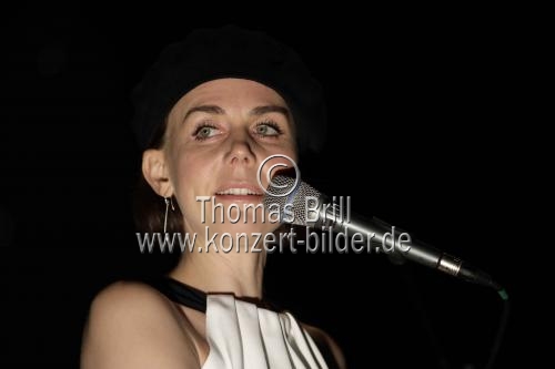 Deutsche Pop, Jazz und Chanson-Sängerin Anna Depenbusch gastiert auf ihrer 