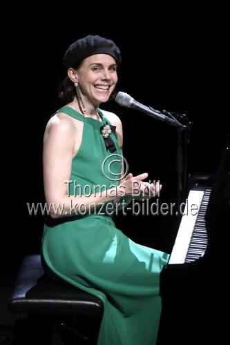 Deutsche Pop, Jazz und Chanson-Sängerin Anna Depenbusch gastiert auf ihrer 