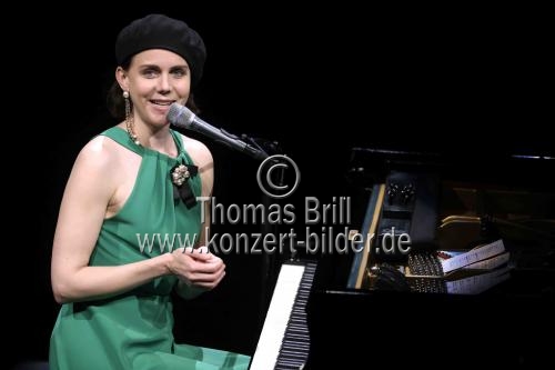 Deutsche Pop, Jazz und Chanson-Sängerin Anna Depenbusch gastiert auf ihrer 