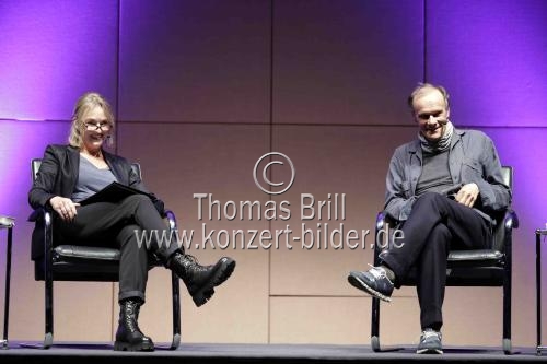 Deutsche Schauspieler Edgar Selge und Claudia Dichter sprechen über Edgar Selges Debütroman 