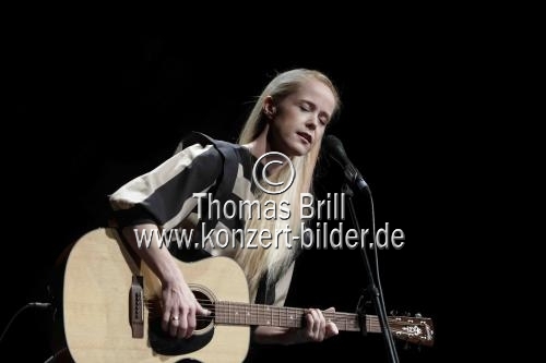 Dänische Popsängerin und Songwriterin Tina Dico gastiert auf ihrer 