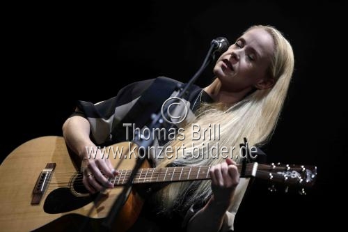 Dänische Popsängerin und Songwriterin Tina Dico gastiert auf ihrer 