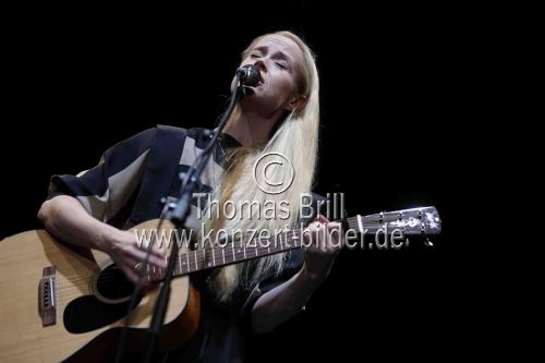 Dänische Popsängerin und Songwriterin Tina Dico gastiert auf ihrer 