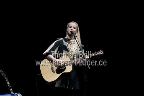 Dänische Popsängerin und Songwriterin Tina Dico gastiert auf ihrer 