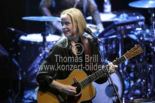 Dänische Sängerin Tina Dico gastiert in Begleitung ihres Ehemanns Helgi Jonsson (Gitarre), Dennis Ahlgren (Bass) und Marianne Lewandowski (Drums) auf ihrer 