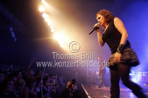 Deutsche Popcore-Band Die Happy mit Sängerin Marta Jandová auf 