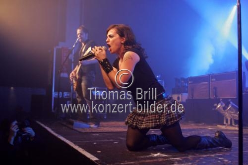 Deutsche Popcore-Band Die Happy mit Sängerin Marta Jandová auf 