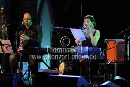 Deutscher Komponist und Musiker Dirk Raulf gastiert mit seinem Orchestra und Meret Becker auf seiner 
