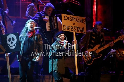 Köbes Underground mit Bandleader Ecki Pieper und Ozan Akhan mit dem Lied 