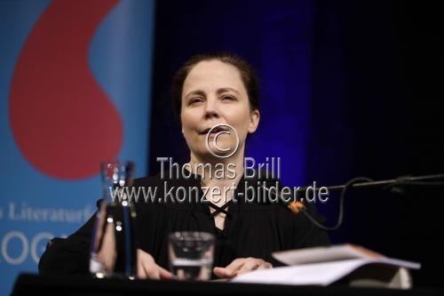 Deutsche Schriftstellerin Thea Dorn und die deutsche Schauspielerin Fritzi Haberlandt entdecken den sprühender Geist der ersten weibliche Gerichtsreporterin der Weimarer Republik Gabriele Tergit im Rahmen der lit.COLOGNE 2019 Klaus-von-Bismarck-Saal Köl (&copy; Thomas Brill)