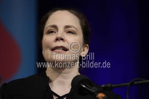 Deutsche Schriftstellerin Thea Dorn und die deutsche Schauspielerin Fritzi Haberlandt entdecken den sprühender Geist der ersten weibliche Gerichtsreporterin der Weimarer Republik Gabriele Tergit im Rahmen der lit.COLOGNE 2019 Klaus-von-Bismarck-Saal Köl (&copy; Thomas Brill)